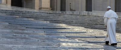 Nasce e vive in una famiglia
