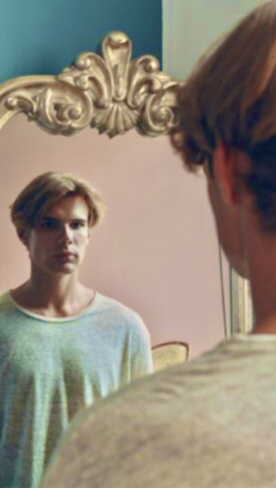 Hidden tombs: monuments and trifles